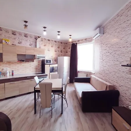 чудо місто , бiля жд