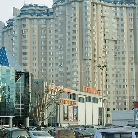 чудо місто , бiля жд